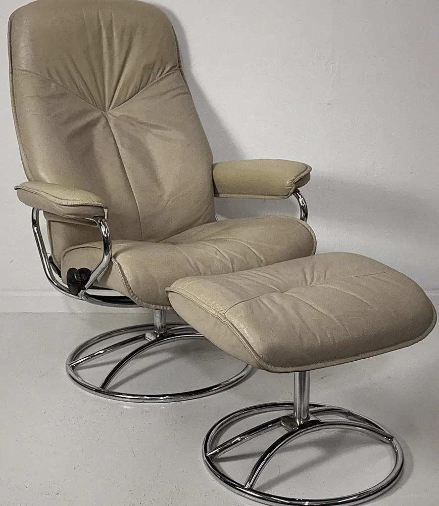 Vintage Mid Century Ekornes Stressless "Fog" Leather Recliner Ottoman on Chrome